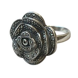 Vintage Sterling Silver Marcasite Flower Ring 
3-D Size 8 925